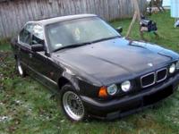 Witam , mam do sprzedania super autko jakim jest BMW E34 530iA z rewelacyjnym silnikiem 3 litrowym V8.Samochód jest z 1994 takze koncówka produkcji, od nowości miał tylko 2 właścicieli, ja jestem trzecim, posiadam do niego wszystkie dokumenty jakie wyszly