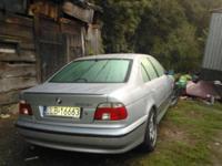 Witam mam do zaoferowania fajne bmw e39 samochod oprocz skóry to ful opcja . gaz załozony 5 tys temu wtryski hanna stag 400 itp koła orginalne 18 cali bmw z m pakietu bez korozji po wymianie wszytkich płynów eksploatacyjnych . zamienie na bmw e30 cabrio