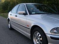 Sprzedam ładne bmw E46 136 km z nowymi oponami zimowymi jak go sprowadziłem miał 210 tyś z książką serwisową teraz ma 248 tyś jest ładnie wyposarzona