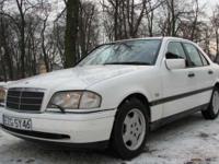 Mercedes C klasa 97r z najlepszym silnikiem 250 turbo diesel(zapala na dotyk w najwieksze mrozy chodzi super)SPROWADZONY W 2006r.NIE JEST ZJEZDZONY PIEKNY CZYSCIUTKI SRODEKwyposazony w klime-sprawna,elektryke szyb,luster,alufelgi,szyberdach,podgrzewane