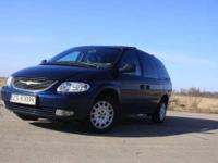 Samochód Chrysler Grand Voyager kupiony w Salonie Holda Chrysler w Szczecinie.
2 właściciel, auto serwisowane w Autoryzowanym Serwisie.
7 miejsc pełnych, wygodny na podróże,ale także i po mieście. Najlepsza wersja silnika jak była montowana w tych