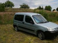 Witam sprzedam citroena berlingo sprowadzonego z Belgii bardzo ładny nie wymaga żadnego wkładu finansowego kolor błękitny metalik,tapicerka nie zniszczona,czysty zadbany.
Rok produkcji: 2008, 135000 km, Pojemność skokowa: 1600
Ogłoszenie dodane za