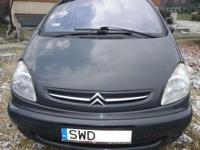 Citroën Xsara Picasso :
-2.0 HDI
- rocznik 2003
-diesel
- 4 poduszki powietrzne,
-ABS
-Immobilizer w kluczyku
-blokada automatyczna drzwi i bagażnika w czasie jazdy,
-wspomaganie kierownicy,
-regulacja wysokości kolumny kierowniczej
-fotel kierowcy