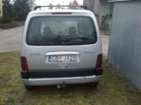 Witam mam do sprzedania citroena Berlingo 2003
1,9D. Srebrny metalic
Auto posiada hak, elektryczne lusterka, elektryczne szyby