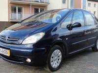 Sprzedam Citroena Xsare Picasso 1.8 116KM, van, wyprodukowanego w 2002r. Auto wyposażone jest w: klimatronic, oryginalne alufelgi z oponami letnimi, 6 poduszek powietrznych, ABS, ASR, ESP, komputer, elektrycznie ustawiane, składane i podgrzewane lusterka,