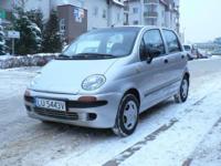 Sprzedam Daewoo Matiza rok produkcji 1999 Auto oszczedne idealnie nadaje sie na dojazdy do pracy i nie tylko.Przebieg 92 tys. Ubezpieczenie oraz przeglad wazne do listopada 2013. Do samochodu dokladam komplet opon zimowych oraz letnich, plus dwie opony