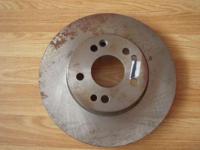 Do sprzedania nowa tarcza hamulca przednia wentylowana   BREMBO do Mercedesa W124 po roku 1993 E280 i E320 opis na brzegu tarczy 19 01 A AA MIN TH 22,4 MM. Pozostała mi 1 szt. z kompletu.