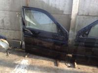 Mam do sprzedania na części samochód Alfa Romeo 146 1.4 T.SPARK (silnik rzędowy). W samochodzie wszystko sprawne oprócz silnika (obudowa dobra) kolor czarny blachy w świetnym stanie bez wgnieceń i korozji. Posiada sprawny elektruczny szyberdach 150 ,