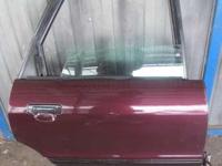 Witam, mam na sprzedaż drzwi do audi 80 b4 tylne.Drzwi kompletne, stan bdb.Nie wymagają malowania, są pod kolor.Mam wiecej części do audi w różnych kolorach.