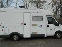 Sprzedam kampera Fiat Ducato Pilote/Bavaria T6FD Długość 6m
Mocny motor o pojemności 2800ccm JTD.
ORYGINALNY PRZEBIEG 52000 km. Wersja 4 osobowa - 2 łóżka po 2 osoby.
Duży zbiornik na czysta wodę 140L, duży zbiornik na wodę brudną. Obrotowa toaleta