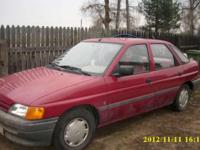 ford escort rocznik 1991, pierwsza rejestracja w Polsce 2004, kolor bordowy, LPG założony w 2005 roku, opony wielosezonowe, bezwypadkowy, przegląd do listopada 2013 roku, jedyna wada to lekko uszkodzone drzwi od strony pasażera. Dzwonić po godz. 16.00