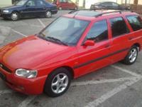 WITAM !
posiadam do sprzedania świeżo sprowadzonego z Niemiec FORDA ESCORTA 1.8TD 1998r. KOMBI kolor CZERWONY.
Auto posiadało w Niemczech tylko jednego właściciela !!!
Samochód jak na swoje lata w BARDZO DOBRYM stanie, nie zniszczone, środek nie