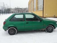 Ford Fiesta 1,3 katalizator 1994r rejestracja w kraju 2004r cały czas w jednej rodzinie. Instalacja gazowa do grudnia 2015 r.
Rozrządu na łańcuchu. Cztery opony letnie na felgach gratis. Dach otwierany elektrycznie nie cieknie, sprawny.
Więcej zdjęć