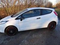 FORD FIESTA pierwsza rejestracja 2011r przebieg 13.200km. Auto jak nowe, spalanie 4l/100km. elektryczne szyby i lusterka ,ESP,ABS,komputer,klimatyzacja,podgrzewane lusterka. Auto po wszystkich opłatach gotowe do rejestracji.