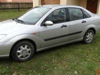 Ford Focus 1,8 sedan, wersja GHIA, hak holowniczy. Klima, elektryka przód, podgrzewana przednia szyba, komputer. Przebieg 158 tys., 2 komplety kół. Samochód zadbany. Bardzo niskie zużycie paliwa.