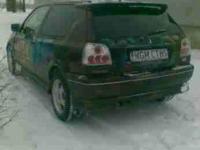 witam sprzedam vw golf III 97r 1,6 auto w dobrym stanie i innym lakierze atrakcyjny wyglad aktualne oplaty spalanie 6/100 km cena 1650 zł polecam