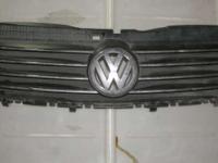 grill VW passat FL bez ramki, uszkodzenia widoczne na zdjęciach. Uszkodzony zaczep z prawej strony, brak chromowanej ramki.
Zapraszam na inne ogłoszenia