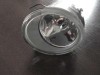 Sprzedam lampy halogenowe do RENAULT SCENIC 2000 r. - prawa. Ilość 2 sztuki, lampy są kompletne z żarówkami H1 v, Firmy VALEO. Cena podana jest za 2 sztuki. Możliwość wysyłki za dodatkową opłatą.