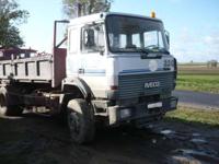 Witam, mam do sprzedania wywrotkę Iveco model 190.320 z 1988 roku. Samochód sprawny cały czas użytkowany o mocy silnika 234 kW, pojemność 9500 cm3, z przebiegiem 400 tyś km, ładowności 8850kg, ogumienie w stanie 60%. Kiper po remoncie nowe burty.