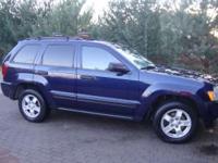 Jeep Grand Cherokee wersja Laredo 4x4. Rok 2005, przebieg 132tyś, granatowy metalic. LPG BRC pełna sekwencja, zbiornik 90L. Oryginalny lakier i w 100% bezwypadkowy, garażowany, kier niepalący, bardzo zadbany. Wyposażenie: napęd 4x4, alufelgi, klima,