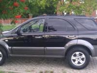 Kia sorento, rok produkcji 2006, pojemność 2497 cm3/moc silnika 103 kW, automatyczna skrzynia biegów, alufelgi, olej napędowy, liczba miejsc 5, hak holowniczy, tył - ciemne szyby, zamontowane dvd, cb radio, zadbany - używany przez kobietę niepalącą.