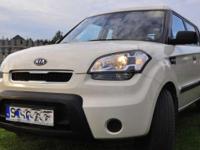 Witam serdecznie.
Do sprzdania - KIA SOUL 1,6 benzyna
Data produkcji koniec 2009 roku.
Data pierwszej rejestracji styczen 2010.
Samochód kupiony w polskim salonie KIa.
Wersja benzyna silnik 1,6 124 KM. Niesamowicie zrywny, elastyczny a zarazem ekonomiczny