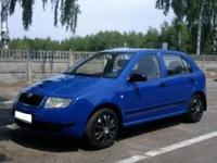 Sprzedam samochód osobowy Skoda Fabia rocznik 2000 1.4 MPI Hatchback na zimowych oponach. Pojazd był kupiony na początku Lipca zeszłego roku. Jestem jego trzecim właścicielem. Samochód NIE jest uszkodzony/bezwypadkowy, aczkolwiek, poprzedni właściciel