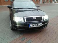 WITAM!
Mam do sprzedania piękną i dobrze wyposażoną Skodę Superb Skoda jest z 2002 roku o pojemności 2.5 V6 Dizel mocy 155 KM, co daje duże osiągi przy małym spalaniu. Autko jest idealne pod każdym względem. Środek auta jest czysty i zadbany. Silniczek