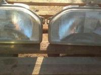 Posiadam lampy przednie prawą i lewą do MAZDA 121 , 88-90 rok , Oryginał , Europa . Zdjęcia przedstawiają towar który mam obecnie do zaoferowania . Cena za kąplet 120 zł
