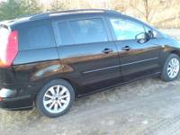 Mazda 5 ,Rok.2005,Przebieg 99500km ,Kolor Czarny.Bardzo dużo EXTRAS:Nawigacja (duża) z kamerą cofania,Szklany rozsuwany dach,Hak holowniczy (ściągany)Światła dzienne LED,Klimatyzacja,elektryczne szyby,Nowe opony zimowe,Letnie na Alu felgach.Samochód