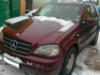 Witam do zaoferowania mam Mercedesa ML 320 z gazem , auto w codziennej explatacji nie było szykowane na sprzedaż , sprzedaje z powodu kupna ciężarówki . W aucie nie dawno było wymieniane : pompa wody pasek osprzętu , amortyzatory przód . Auto oceniam na