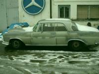 Witam sprzedam mercedesa w112 300se 1964r pneumatyczne zawieszenie tylne i przednie, skrzynia manualna, szyberdach
auto kompletne oryginalna tapicerka i lakier auto nigdy nie był poddawane renowacji.
Sprzedam takze triumph TR3A do renowacji.
Wiecej zdjec