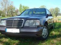 Witam!!! Mam do sprzedania kultowego Mercedesa 124 E-Klasa z bardzo dobrym i dynamicznym silnikiem 3,2 l z 1994 r. Moc silnika wynosi 165 KW (220 PS). Posiada bogate wnętrze i wyposażenie, tj:
- Automatyczna skrzynia biegów (5 stopniowa)
- Elektryczne