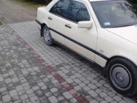 Witam,
mam na sprzedaż mercedesa c200 z 1999 roku. Auto ma bardzo oszczędny śilnik diesla. Pojemność 2,2 auto jest w dobrym stanie technicznym jak i wizualnym.
Więcej informacji podaję przez telefon.
Cena 8500zł do negocjacji