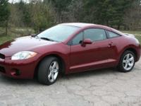 Mitsubishi Eclipse GS 2.4 MiVEC skrzynia automatyczna 2007 r. 40 tys mil przebiegu, kolor z palety Maroon. Auto sprowadzone z USA w 2008r., w ciągłej eksploatacji, więc stan ze zdjęć może się troszeczkę różnić. Sprzedaję ponieważ potrzebuję auta