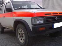 Do sprzedania Nissan Terrano 2.7 Turbo Diesel,Drugi właściciel,Napęd 4x4,wspomaganie kierownicy,el.szyby,5 drzwi,hak.Oponki do jazdy,dużo bieżnika.Auto od lipca w kraju,ubezpieczanie oraz przegląd ważny do lipca 2013.Sprawny technicznie,przebieg