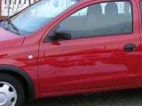 Opel corsa 2003r.,orginalny przebieg 94tys.km.,bardzo niskie spalanie w trasie poniżej 5 l na 100km,kolor czerwony,samochód z polskiego salonu drugi właściciel,100% bezwypadkowy,żaden element nie był malowany,po wymianie klocków. Przegląd 04.2013r.Stan