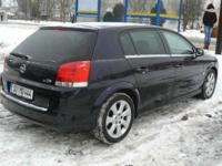 Mam do sprzedania pieknego Opla Signum 1.9 150KM produkcja auta to grudzien 2005
Auto ma maksymalne wyposazenie od czujnikow ciesnienia w kolach po webasto i szyberdach:
miedzyjnymi:
bixenony skretne
nawigacja z polskimi mapami
skorzana podgrzewana i