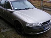 Opel Vectra b rok 1996, 1.8 benzyna, od 2007 w kraju w jednych rękach, ubezpieczenie i przegląd do 06.2013. Po wymianie: kpl. rozrząd, świece i przewody, tarcze i klocki tył, łączniki stabilizatora. Wyposażenie: Szyberdach, 2xPP, hak zdejmowany, klima,