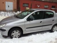 Witam,
mam do sprzedania Peugeot 206 w bardzo dobrym stanie technicznym, jedyny minus to wgniecenie na przednim lewym nadkolu(widoczne na zdjęciu). Więcej informacji udzielam telefonicznie.