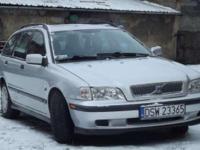 SPRZEDAM VOLVO V40 1,9 DI 95KM MODEL 2000 PRODUKCJA 1999.
AUTO ZADBANE UŻYWANE JAKO DRUGIE W RODZINIE.
AUTO W BARDZO DOBRY STANIE TECHNICZNYM WIZUALNIE BARDZO DOBRY MINUS.
4x AIR BAG
KLIMATRONIC
PÓŁSKÓRA
ABS
RELINGI
2xEL SZYBY
EL LUSTERKA I GRZANE