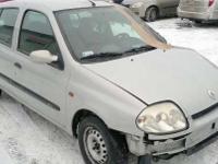 Przedmiotem sprzedaży jest Renault Clio II, rok produkcji 2001, pojemność silnika 1,1 benzyna 75KM. Auto posiada w wyposażeniu: ABS, Centralny zamek, Elektryczne szyby, Immobilizer, Wspomaganie kierownicy , Przednie poduszki powietrzne. Auto czyste i