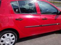 Renault Clio III AUTHENTIQUE, 1149 cm3, 75KM
kupiony w polskim salonie, pierwsza rejestracja 22.12.2005
jestem drugim właścicielem i kupiłam go w grudniu 2006 przez autoryzowany salon Ford OMC Motors Warszawa
na bieżąco serwisowany - pełna historia i