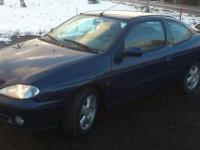 Mam do sprzedania Renault Megane Coupe z 2001 roku. Benzyna 1.6 16V.Stan idealny. Wszystko sprawne. Elektryka działa. Klimatyzacja nabita i sprawna. Brak wycieków. Zawieszenie bez zarzutu, nic nie puka. Opony zimowe. Nie wymaga wkładu finansowego.Przegląd