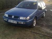 Sprzedam VW Passat B4 rok 10.1993 1.8GL 90km auto w stanie dobrym jak na jego wiek w aucie zrobiłem dużo rzeczy np. hamulce tył(szczeki, bebny, łozyska, cylinderki)nowe, przod tarcze z klockami.gumy na tylnej belce.do zrobienie układ kierowniczy. auto jak