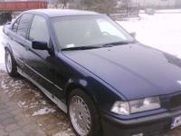 sprzedam BMW e36 1.8 w gazie rok 1992 Auto w pełni sprawne, do jazdy. Stan wizualny dobry posiada wspomaganie kierownicy el. lusterka, centralny zamek, poduszki alufelgi przyciemniane szyby szyberdach cena 2800 do negocjacji