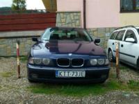 WITAM !
POSIADAM DO SPRZEDANIA BMW E 39 ! AUTO SPROWADZILEM PONAD 4-LATA TEMU Z NIEMIEC. WSZYSTKO W NIM DZIALA JAK NALEZY. NIE MA LUZOW, NIC NIE STUKA, NIE BIERZE OLEJU ITP...
DODATKOWO DO AUTA DOKLADAM KOMPLET OPON ZIMOWYCH NA OSOBNYCH FELGACH STALOWYCH