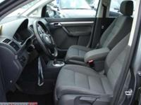VW Touran z silnikiem 1.9 TDI 105 KM!!! bardzo oszczędny silnik. ABS,ESP, ASR, Wspomaganie kierownicy, Centralny zamek, Klimatyzacja, Poduszki powietrzne, Elektryczne szyby, Radio+CD,hak, Elektryczne lusterka, Komputer pokładowy Tempomat, klimatyzowany