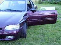 SPRZEDAM FORD CABRIO Z 1997R 1,4 8V, PIERWSZY WŁAŚCICIEL W POLSCE OD TRZECH LAT Z GAZEM 2-LETNIM BUTLA W KOŁO ZAPASOWE POSIADA AF 15 WK ABS I WT HALOGENY 3ŚWIATŁO STOP NOWE PRZYKRYCIE NA ZŁOŻONY DACH ORAZ (WIATROŁAP) DACH W STANIE BDB KAROSERIA BEZ RDZY