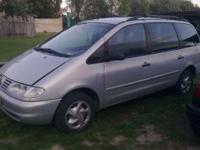 Mam do sprzedania Volkswagen'a Sharan'a z bardzo żywotnym i ekonomicznym silnikiem , 1.9 tdi .
Spalanie to ok . 5,5 l / 100 km .
Została wymieniona uszczelka pod głowicą ,
zawór ciśnieniowy paliwa ,
termostat , rozrząd
Auto jest wyposażone w :
* 6 el.